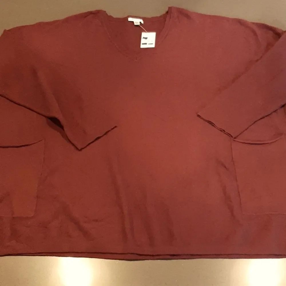 Versona Maroon Vee Neck Sweater with Pockets
